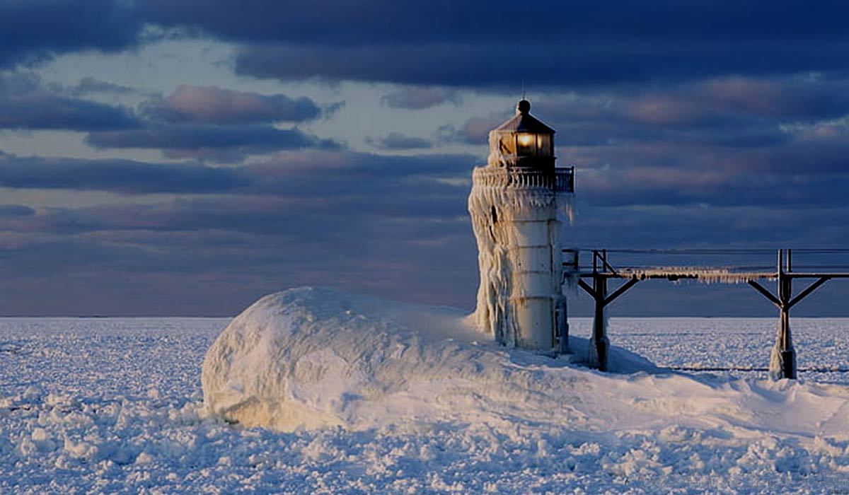  Outdoor living with smart lighting, entertainment and networking in St. Joseph, MI